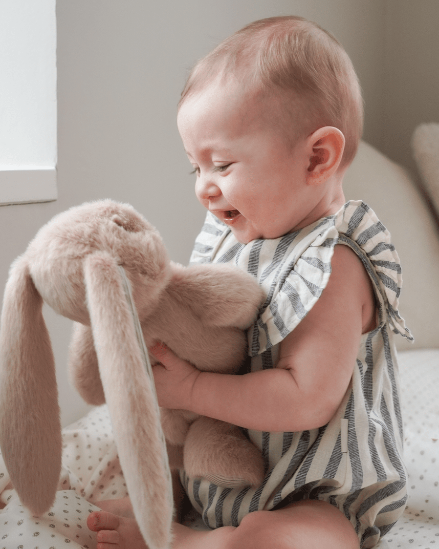 Peluche Billie lapin - Latte/Classic Stripes Camel