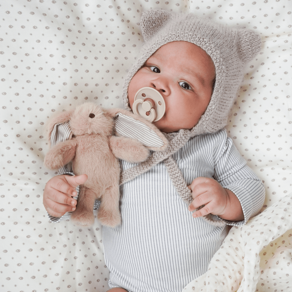 Peluche Elva lapin - Latte/Classic Stripes Camel